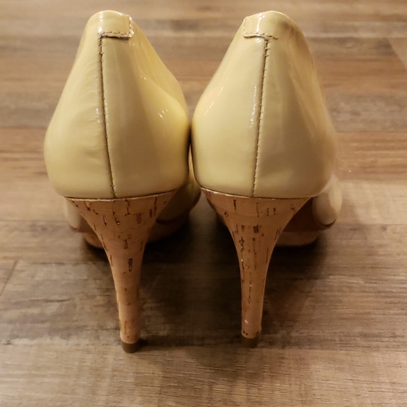 Isola nude and cork heels size 9 1/2 NWOT!!! - Picture 4 of 8